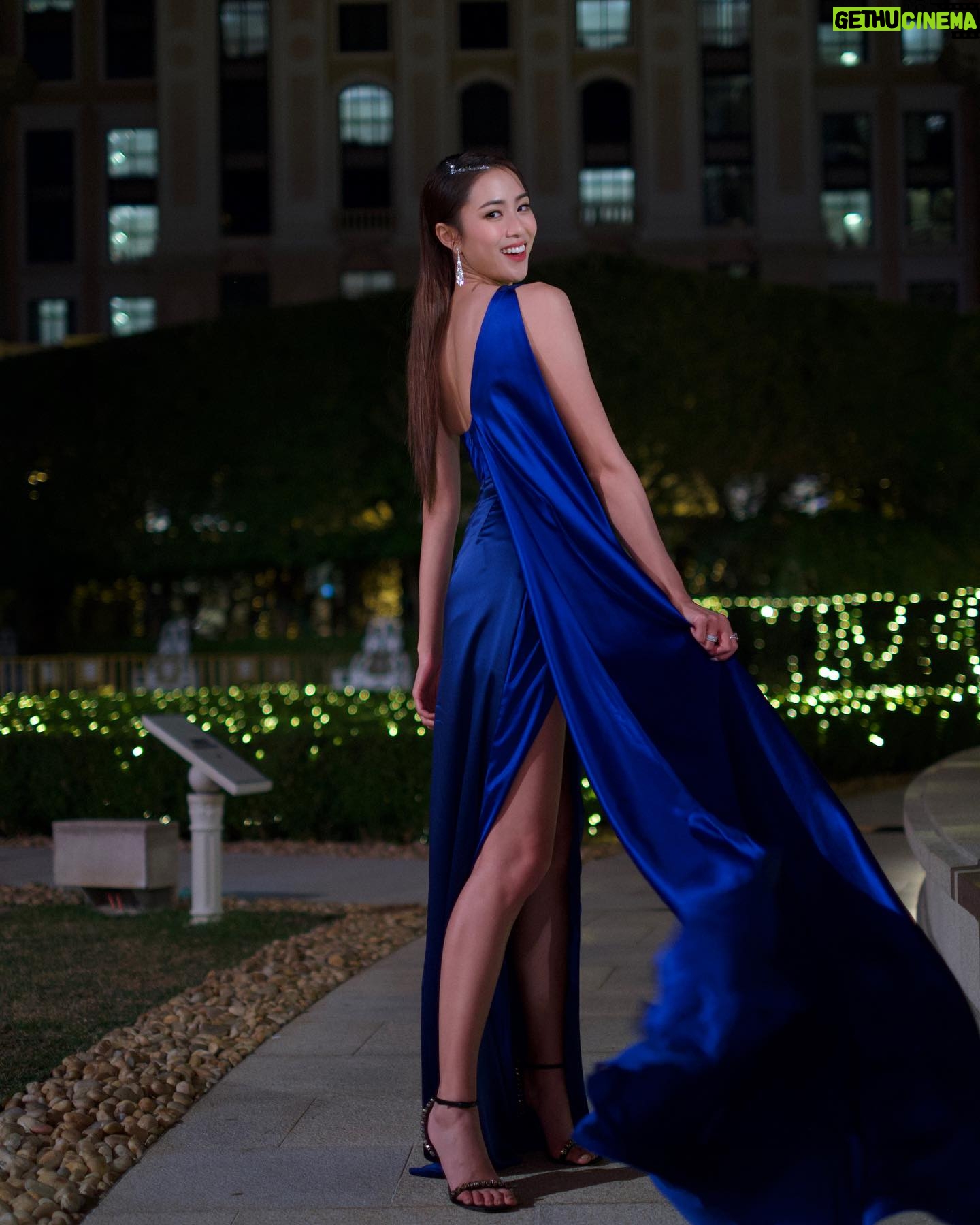 Tiffany Lau Instagram - iām still in love with this two-toned blue dress šš¦
