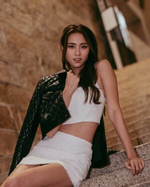 Tiffany Lau Instagram - stay true to who you are. don’t be someone you’re not just to please others 🖤