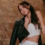 Tiffany Lau Instagram – stay true to who you are. don’t be someone you’re not just to please others 🖤
