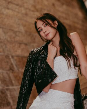 Tiffany Lau Instagram - stay true to who you are. don’t be someone you’re not just to please others 🖤