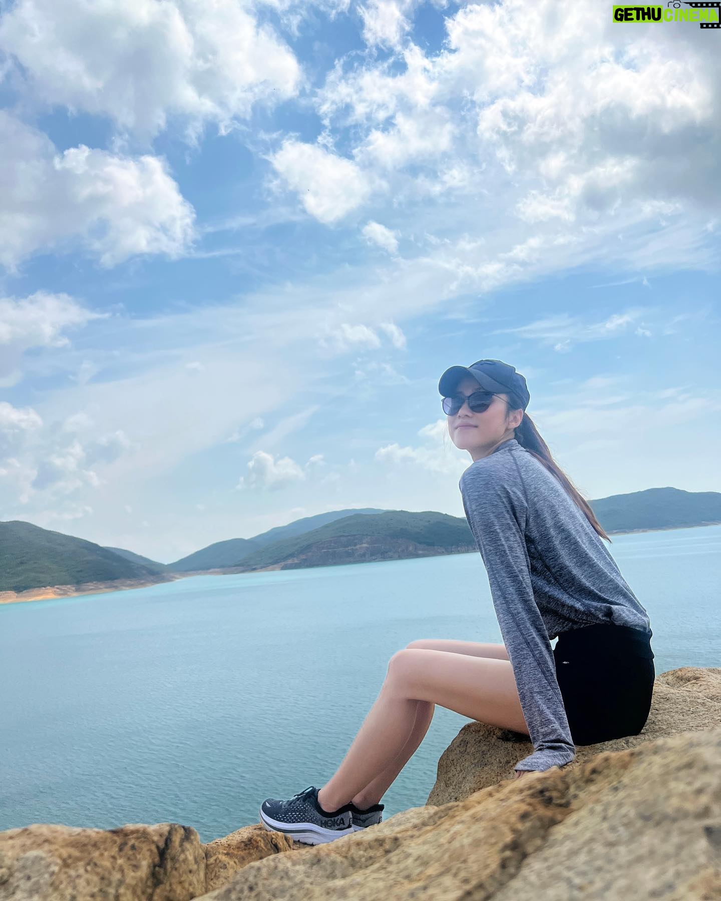 Tiffany Lau Instagram - has anyone seen the weather forecast for this coming week? π₯Ί can it be a mistake? π«£ really hoping that it will be sunny, blue skies instead of the rain! π€π»π€π» #throwback #iwannagohiking #ishouldgorunning π