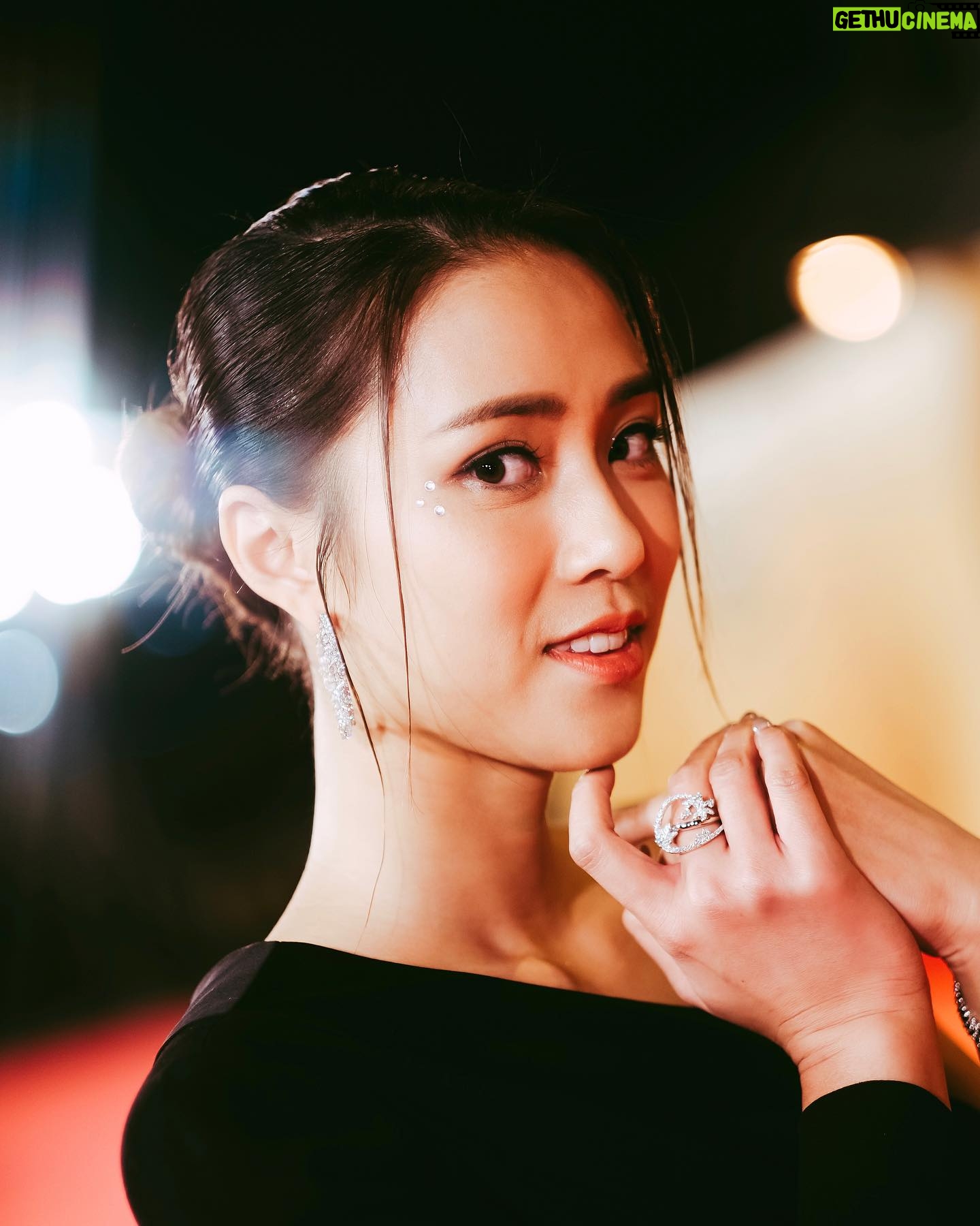 Tiffany Lau Instagram - red carpet snaps 📸 • • • gown: @victorchanstudio jewellry: @kingfookjewellery hair: @suecheung makeup: @elsaling222 nails: @handandfootnailspa 📸: @daiki.cheng