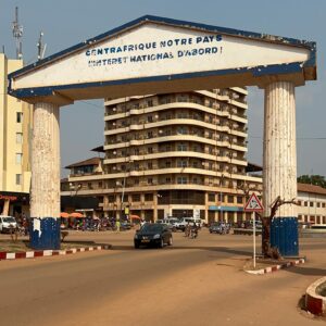 Tiga Instagram - Hello I’m here! 👋😃
La Centrafrique (capitale: Bangui) est un pays mal connu. Quand je dis que je ss Centrafricaine, les gens pensent qu’il s’agit d’une localité, d’une zone, d’un secteur sur le continent. 
C’est un pays peu peuplé. Avec une superficie de 623000km2 (la France = 643801km2).
La République Centrafricaine figure parmi les pays plus pauvres et les plus fragiles du monde malgré sa richesse en ressources naturelles. 
C’est là où est née ma maman. C’est là que vit ma famille, notamment mon grand frère avec ses enfants. Pour moi, c’est « le cœur de l’Afrique » ☺️🤍☀️