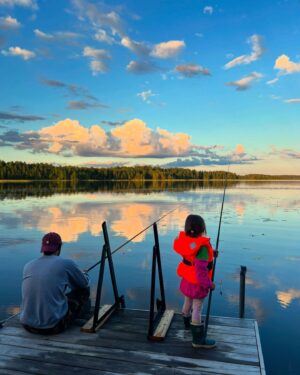 Tiia Elg Instagram - Ssshhhhhh 🎣

Kaverin puolesta kysyn, kuuleeko kalat oikeasti veden alle?? 🐟 ”noi mölyää liikaa, en tuu syömään” ???