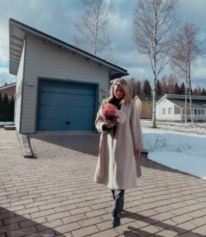 Tiia Elg Instagram - Kiitos onnitteluista 🥳 taas yhden vuoden lähempänä eläkettä ✌🏼