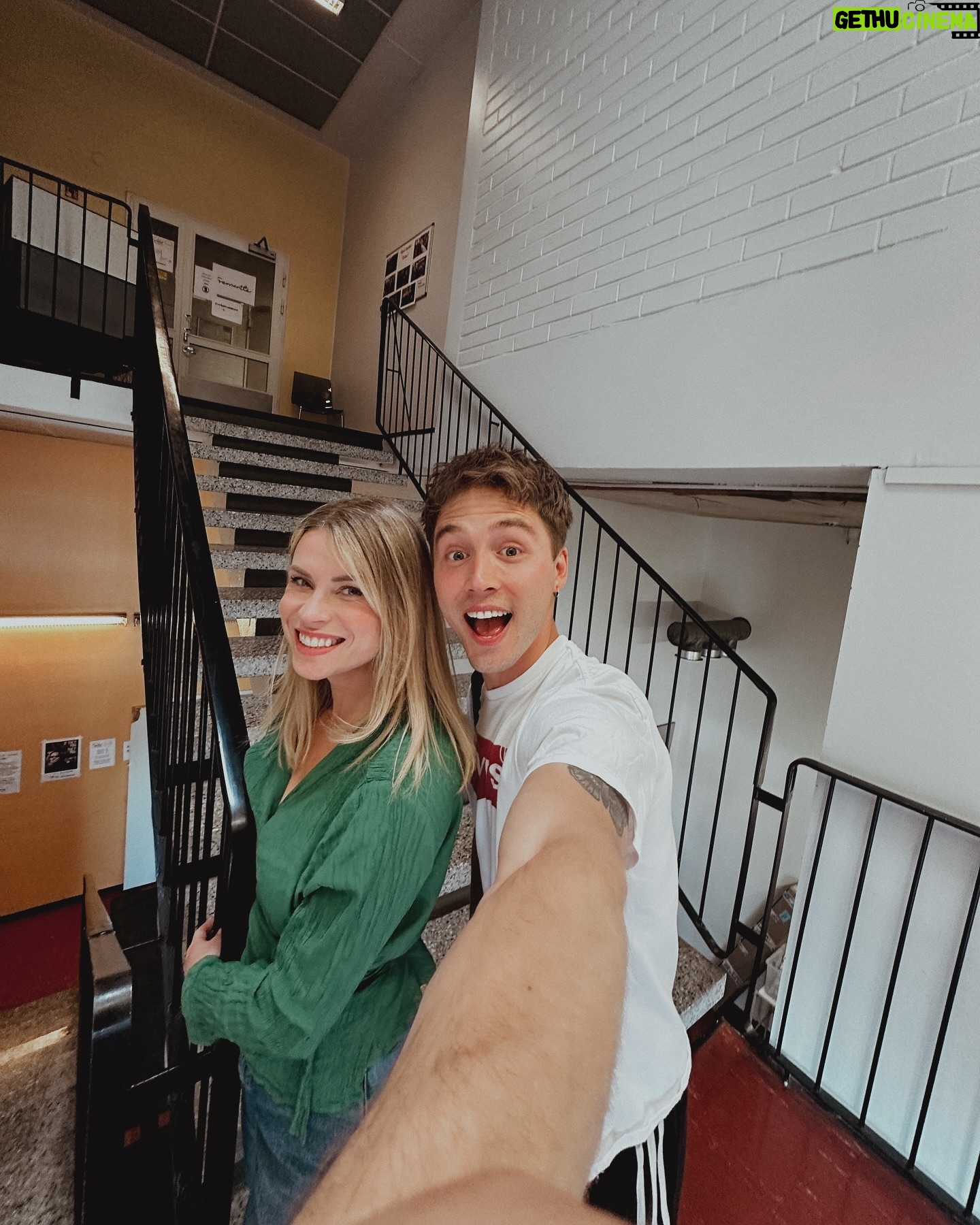 Tiia Elg - 4.5K Likes - @mtvsalatutelamat kevƤtkausi on nyt purkissa ja Pihlajakatu hiljenee (liekkiemoji liekkiemoji liekkiemoji) ;)
MƤ suuntaan mun perheen kanssa lomalla āļøāļø
Kiitos tyƶkamut hauskoista hetkistƤ ja hyvistƤ keskusteluista. ā£ļø