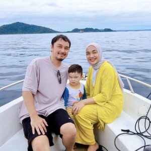 Tika Bravani Instagram - Selamat menunaikan ibadah puasa, mohon maaf lahir batin. Semoga kita dimudahkan menahan segala nafsu duniawi.🙏
