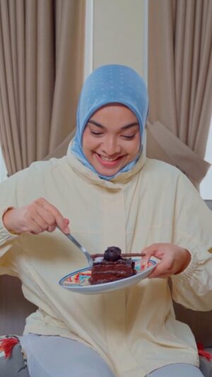Tika Bravani Instagram - Rebahan dan makan makanan manis pas bulan Ramadhan emang paling enak.

Tapi lebih enak lagi kalau kadar gula darah tetap terjaga dengan Diabetasol Sweetener.
Saatnya ubah manismu!
.
.
.

Handled by @anptalentamedia