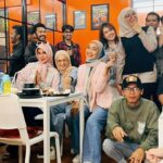 Tika Bravani Instagram – Sebenernya nggak niat bikin konten, tapi karena ini enak banget dan dagingnya ginuk gemes, jadi rasanya perlulah direview jyujyur

Menu khasnya iga rempah, tapi iga barbeque garlic ini secara selera aku lebih suka. Buat anak paling mantep sop buntutnya (cuma nggak kerekam karena keburu riweh nyuapin) Dagingnya banyak, lembut, dan rasanya ringan, cocok di lidah balita. Buat yang cari iga dengan rasa dan porsi serius, patut dicoba nih @rodjoigarempah 

📍Radio Dalam, Jaksel