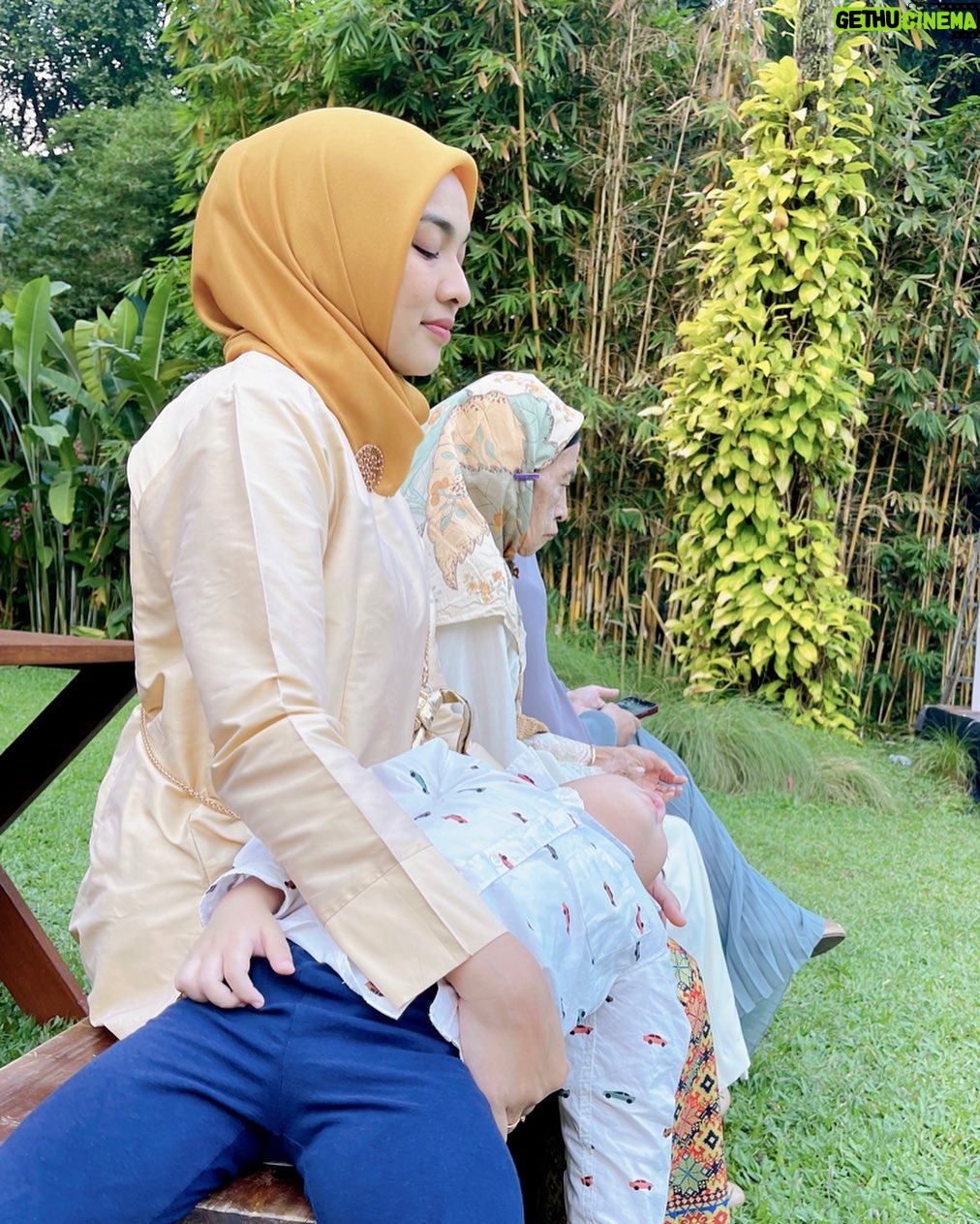 Tika Bravani - 2.6K Likes - Belum ijab qobul udah ngereog. Nasib ibu mau duduk anggun buyar sudah 🥲
#kondangan
#senadaseIRAMA