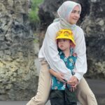 Tika Bravani Instagram - mau main tapi lupa punya buntut🥲