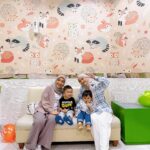 Tika Bravani Instagram – Kalam dan Keenan hangout. Bonus slide terakhir ada kerempongan mama Ana  @anariana27 🫶🏻