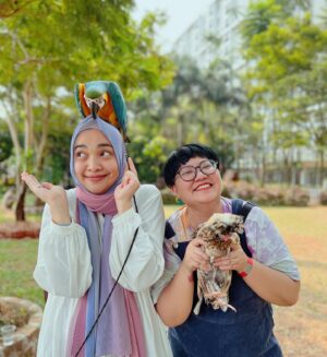 Tika Bravani Instagram - Ibu senang, anak biasa aja. Oke, sip.

📸 @jeannefam