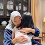 Tika Bravani Instagram - Dibalik adegan yang huhuhu ada mas mas yang 😐 @1000detiksatucahayaofficial