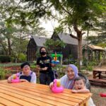 Tika Bravani Instagram – Ibu senang, anak biasa aja. Oke, sip.

📸 @jeannefam