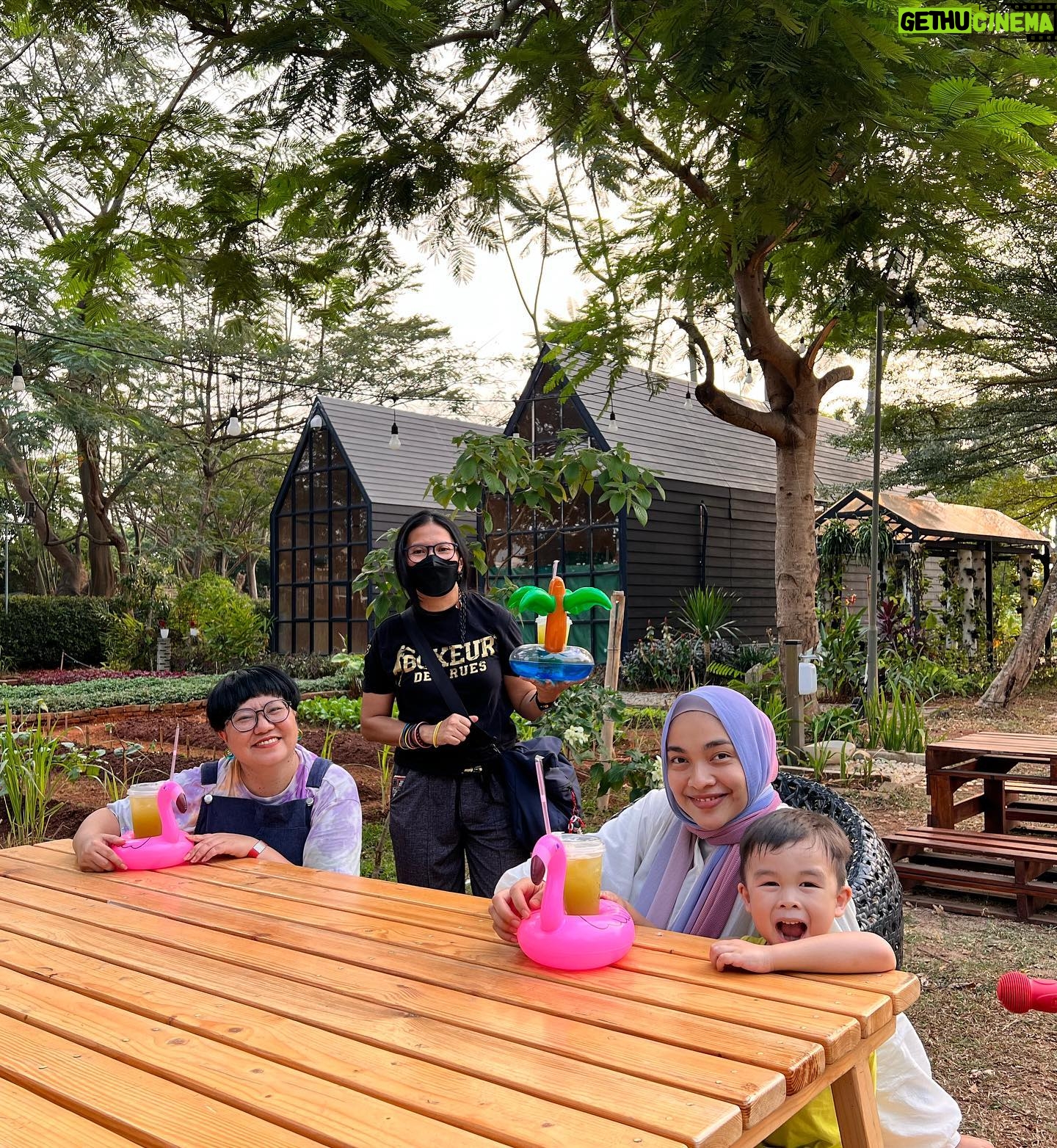 Tika Bravani - 1.8K Likes - Ibu senang, anak biasa aja. Oke, sip.
📸 @jeannefam