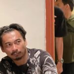 Tika Bravani Instagram - Dibalik adegan yang huhuhu ada mas mas yang 😐 @1000detiksatucahayaofficial