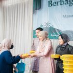 Tika Bravani Instagram - Keseruan event Moorlife Berbagi Berkah Qurban di 38 provinsi kemarin. Selain dapat tausiyah bermakna dari @ustad_solmed , bisa nyicipin tongseng enak buatan chef @gilang_ramadhano , bonus dapat wadah yang sustainable pula. Semangat berbagi @moorlife.official , semoga selalu mendatangkan keberkahan. Bangga produk lokal! ❤️