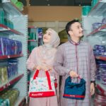 Tika Bravani Instagram - Keseruan event Moorlife Berbagi Berkah Qurban di 38 provinsi kemarin. Selain dapat tausiyah bermakna dari @ustad_solmed , bisa nyicipin tongseng enak buatan chef @gilang_ramadhano , bonus dapat wadah yang sustainable pula. Semangat berbagi @moorlife.official , semoga selalu mendatangkan keberkahan. Bangga produk lokal! ❤️