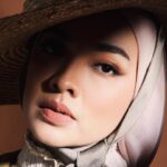 Tika Bravani Instagram – 🍂🤎

Photographer : @winstongomez #winstongomez 
Studio : @11.11studiojakarta 
Stylist : @rikkisi 
MUA : @vivithalib 
Hijabdo : @prilianurafrida 
Outfit : @barliasmara 
CC : @dianita_tiastuti