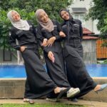 Tika Bravani Instagram - Assalamualaikum…. Bentar deh, Kaya ada yang kurang ga sihh? 😁 Colek Mak @irantypurnamasari