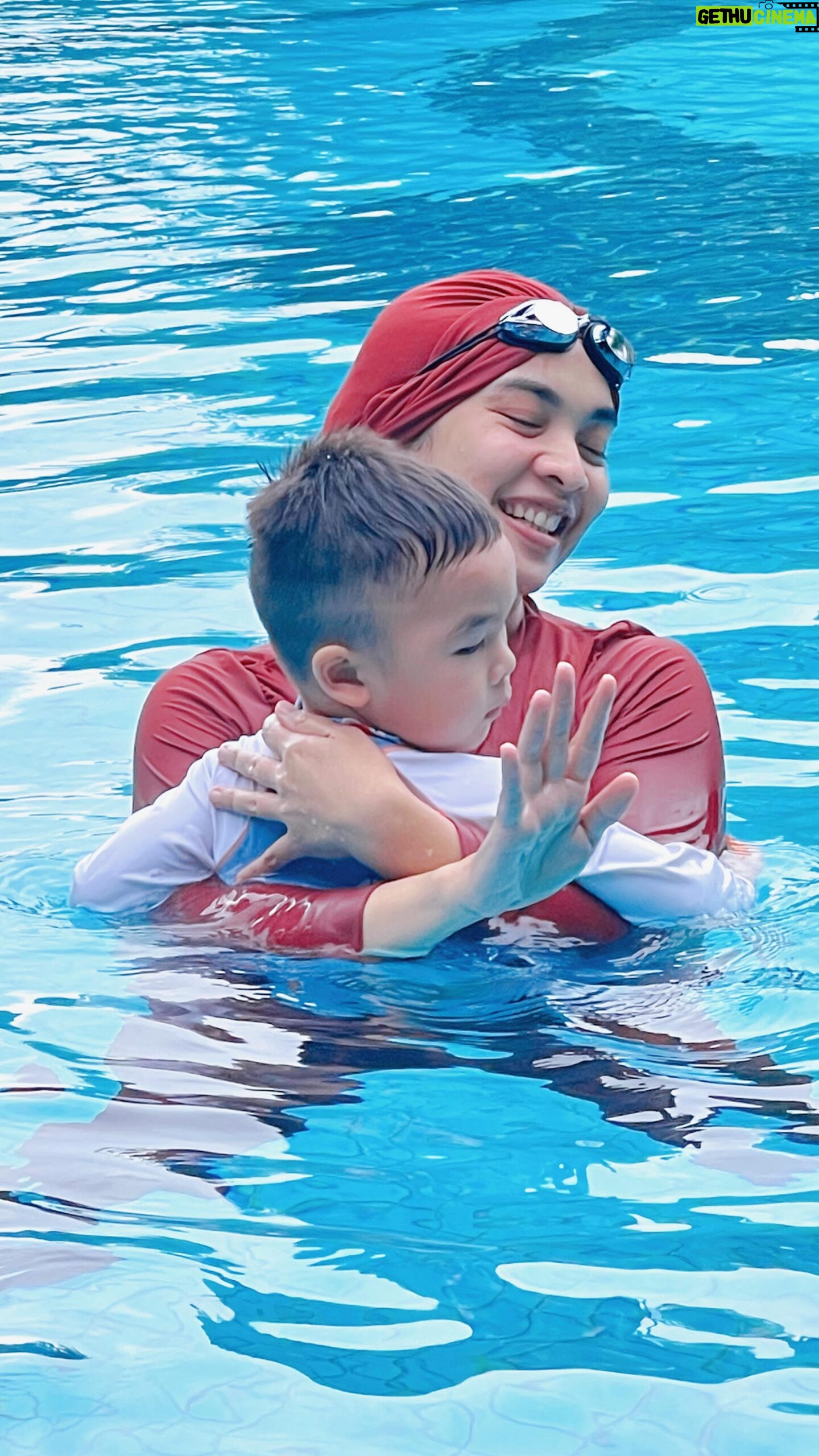Tika Bravani - 7.3K Likes - Tiap ngajarin anak pasti ada ekspektasi yang kadang belum sesuai realita. Kencengin mantra sabarnya.. suatu saat kita bisa diving bareng ya, Nak.. š„²āļø
@splishsplashid
