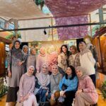 Tika Bravani Instagram - Alhamdulillaah, seneng banget bisa jadi bagian dari perjalanan Minang Dekade uni @riamiranda .. sukses selalu dan semoga semakin berkah yaa🥹💜 Buat teman2 yang di Jakarta, jangan lupa yaa ke Minang Dekade Exhibition di atrium PIM 2 tanggal 13-19 Februari 2023.. @inforiamiranda