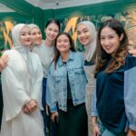 Tika Bravani Instagram - Ketemuan (hampir) lengkap terakhir 5 tahun yang lalu, udah kayak pilpres.. meski kita sibuk masing-masing tapi tetap sevisi misi.. cuan cuan cuan yang berkah yaaa @dianita_tiastuti 😆 love you guys❤️