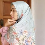 Tika Bravani Instagram - Hari ini aku lagi pakai koleksi "Lady Freya" hasil kolaborasi @cindyfatikasari bareng @kaheen.id ☺️ Mereka ngeluarin 7 warna dan yang aku pake ini warna sage green, check detail di instagram @kaheen.id yaa, motifnya cantik dan inshaAllah bahannya nyaman dipakai 💖