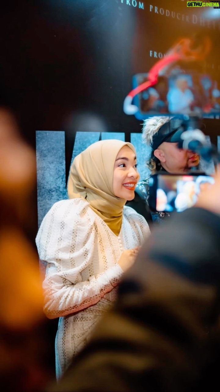 Tika Bravani - 2.7K Likes - Buibu sebelum dan sesudah berangkat premier.
Jangan lupa, film Khanzab tayang mulai besok di bioskop. Udah beli tiketnya?
#khanzab