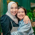 Tika Bravani Instagram - Ketemuan (hampir) lengkap terakhir 5 tahun yang lalu, udah kayak pilpres.. meski kita sibuk masing-masing tapi tetap sevisi misi.. cuan cuan cuan yang berkah yaaa @dianita_tiastuti 😆 love you guys❤️