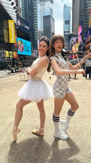 Tiler Peck Instagram - 🩰 Toes and bows in Times Square 🎻
.
#ballet #ballerina #violin #nyc #timesquare #pointshoes #newyork