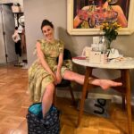 Tiler Peck Instagram – Instagram vs. reality!
As much as I love a good night out, I canβt forget to take care and ice my foot at the end of the day π Who can relate!?!?
#Ballerina #Ballet #NightOut #GNO #DressUp #GRWM #Reality #FootInjury