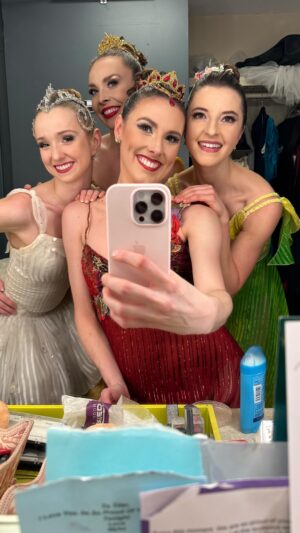 Tiler Peck Instagram - Introducing the four seasons! ❄️Winter, 🌷Spring, ☀️Summer and 🍁Fall

Absolutely love being out there with these ladies and can’t wait to dance Fall again Fri 1/26 & 1/30! 

#ballet #ballerina #ballerinas #openingnight #fourseasons #winter #spring #summer #fall