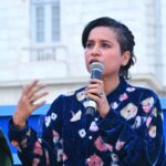 Tillotama Shome Instagram – Thank you @kolkatalitmeet for celebrating @irrfan with such warmth.
The session opened with the scene of Ashok and Ashima ( Namesake )walking through Victoria memorial, a short distance away from where we were sitting, and wondering what words would escape in trying to speak about Irrfan.
 @shubhragupta @tigmanshudhulia aap dono ko humara Salam. Thanks @chatterjeeshahana
for the thoughtful conversation.
My parents began their romance at Victoria memorial. They had a tree where they met. It was lovely to have them with me that day. They walked to their tree. A day to remember.
Warm in @1111clothing
Shoes @theater.xyz