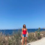 Tilly Keeper Instagram - club tropicana 🌞🍹🌴