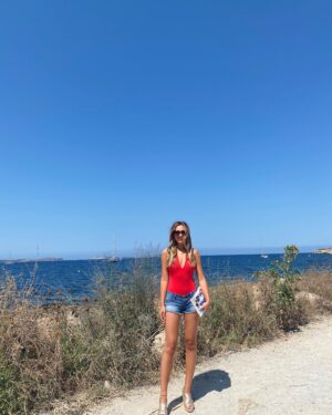 Tilly Keeper Instagram - club tropicana 🌞🍹🌴