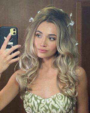 Tilly Keeper Instagram - YOU Part 2 is available on @netflix now 🔪 (don’t swipe if you don’t want spoilers!)