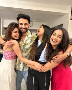 Tina Philip Instagram - Found these in my gallery while scrolling, I couldn't stop myself from posting this 😍 ❤️ 

This calls for a Reunion 
@pulkitbangia you better meet us soon 🙄

@tinaintinseltown please don't kill me for the last picture🙈 feelings dekho usme😂