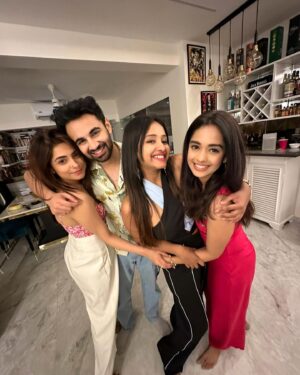 Tina Philip Instagram - Found these in my gallery while scrolling, I couldn't stop myself from posting this 😍 ❤️ 

This calls for a Reunion 
@pulkitbangia you better meet us soon 🙄

@tinaintinseltown please don't kill me for the last picture🙈 feelings dekho usme😂