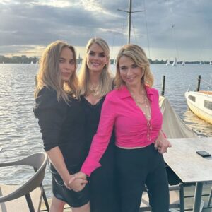 Tina Ruland Instagram - HAPPY HAPPY BIRTHDAY 
Liebste Regina, was wir dir Alles wünschen, wie toll wir dich finden und was du für eine großartige Freundin bist sagen wir dir lieber persönlich. Hier nur ein kurzer Ausschnitt, wieviel Spaß es immer mit Dir ist.
HAPPY HAPPY BIRTHDAY 
🥰😍😘
.
#BIRTHDAYGIRL #birthdaywishes #girlfriends
#Hauptstadt #Berlin #girlsjustwannahavefun #Freundinnen @candavero