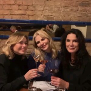Tina Ruland Instagram - Chawanmushi   Spargelespuma...
und jetzt eure Assoziationen bitte😇
Auflösung: super lecker!
Im Restaurant @restaurantbrikz sind Gaumenfreuden auf der Speisekarte. 
Saisonale Gerichte mit Produkten aus der Region, da lacht das nachhaltige Herz, und der Bauch sowieso bei uns bis dahin unbekannten frischen Kräutern,  Buddhas Hand, Kefir Limetten oder Finger Limes.
Alles kann, Nichts muß bei Arne Anker
Neugierig? 
.
@tanjabuelter_berlin
@mariellaahrens 
*Werbung unbezahlt*
