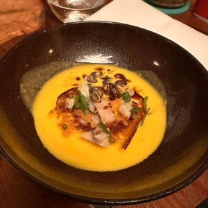 Tina Ruland Instagram - Chawanmushi   Spargelespuma...
und jetzt eure Assoziationen bitte😇
Auflösung: super lecker!
Im Restaurant @restaurantbrikz sind Gaumenfreuden auf der Speisekarte. 
Saisonale Gerichte mit Produkten aus der Region, da lacht das nachhaltige Herz, und der Bauch sowieso bei uns bis dahin unbekannten frischen Kräutern,  Buddhas Hand, Kefir Limetten oder Finger Limes.
Alles kann, Nichts muß bei Arne Anker
Neugierig? 
.
@tanjabuelter_berlin
@mariellaahrens 
*Werbung unbezahlt*