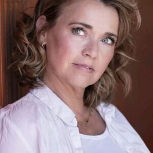 Tina Ruland Instagram - Eines meiner favorisierten Bilder....was meint Ihr? In welchen Rollen würdet Ihr mich so sehen?
.
Pic by @sascha_wuensch_photography makeup by #anjaschöne
#schauspieler #Schauspielerin #Rollen #hauptstadtliebe #Hauptstadtleben #hauptstadt #berlin #fotoshooting #Fotograf #looks