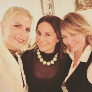 Tina Ruland Instagram - Geheim, geheimer , MORED!
Dieses Restaurant überhaupt zu finden ist schon fast eine Herausforderung, und damit hört  die Magie des Unbekannten noch lange nicht auf-als Willkommensdrink heißer Cognac mit exotischen  Gewürzen und danach Highlights der levantischen Küche. 
Kennen wir nicht?  Probieren wir erst recht! Und in berliner Einigkeit war unser  'Supper-Club' begeistert.
.
*unbezahlte Werbung wg Verlinkung*
@mored.berlin @tk_media_berlin