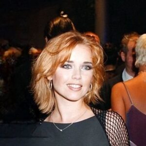 Tina Ruland Instagram - Throwback Thursday. 
Welcher Look von damals gefällt Euch im Nachhinein am besten? 
Nr.1- Haare in orange-rot, 
Nr.2 -Glamour geht immer, 
Nr. 3 - country style, oder 
Nr. 4-sehr natürlich ( zusammen mit @patrickemanuel_bach ?
.
#throwback #throwbackthursday #schauspielerin #longtimeago #longtime #blondes #blondeshavemorefun #countrygirl