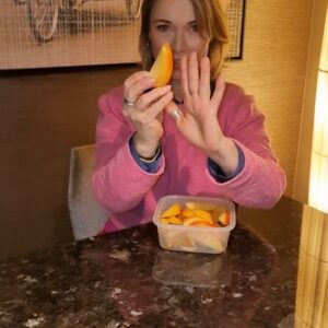 Tina Ruland Instagram - Meine #Zuckerfreichallange hat offiziell ein Ende-aber : ich mache weiter und werde auch in Zukunft auf Zucker verzichten.🥳
Nicht mehr ganz so strikt, heißt Obst ist wieder komplett auf meinem Speiseplan und ich werde hin und wieder einen #cheatday einlegen- immer dann wenn ich mal Essen gehen will z.b.
Aber ansonsten, zuhause, bleibt es bei #zuckerfrei .
Wie sieht es bei Euch aus? Konnten wir mit dieser challange Jemanden motivieren, bleibt Ihr auch dabei, seid ihr längst und auf was freut ihr euch endlich wieder zu essen?
.
@rtl_de #obst #schauspieler #Schauspielerin #hauptstadtliebe #Hauptstadt #Berlin
