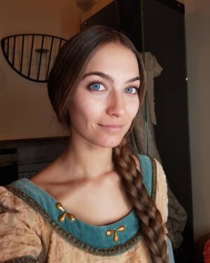 Tinne Oltmans Instagram - Being an actress, is like dress ups parties everyday!
Van jonkvrouwen naar heksen, secretaresses, seuten, gothics, .. #GROS