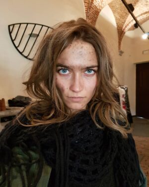 Tinne Oltmans Instagram - Being an actress, is like dress ups parties everyday!
Van jonkvrouwen naar heksen, secretaresses, seuten, gothics, .. #GROS