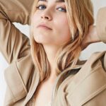 Tinne Oltmans Instagram – Fragile💛

The team: @jodyvgstylist @nina_hln @sofiecoreynen @eva____peeters